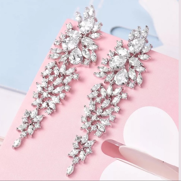 18k White GF white sapphire Earrings - Picture 3 of 6